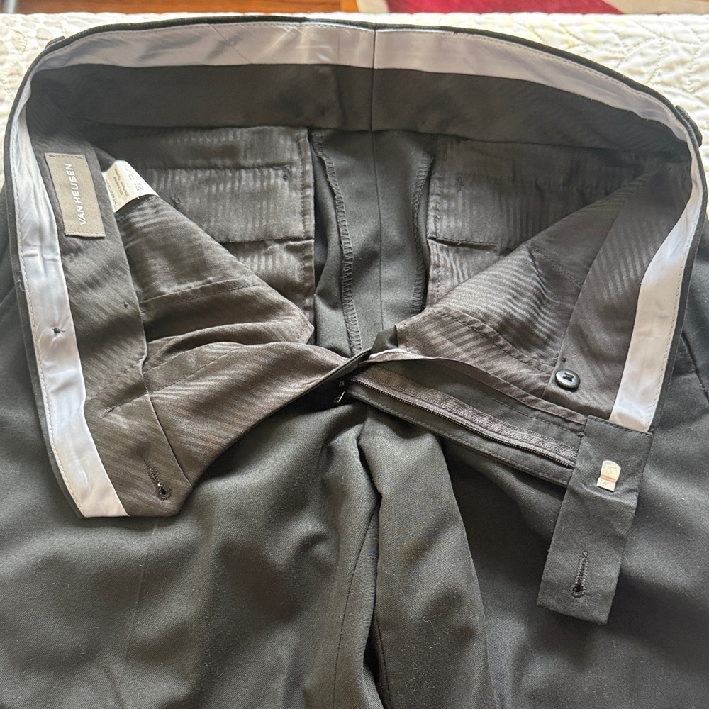 New Van Heusen Classic Black Dress Pants 30x32 - Picture 4 of 6